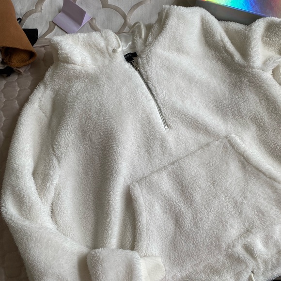 Fuzzy Oversized White Hoodie Size L - Picture 2 of 7
